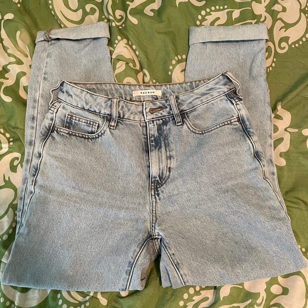Light wash mom jeans